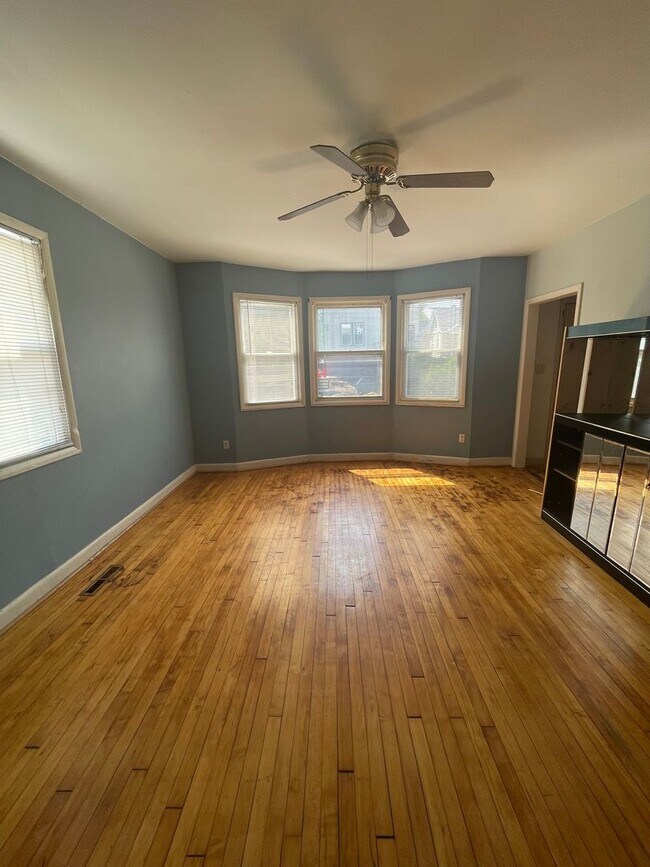 Building Photo - *30 Days of FREE RENT With SIGNED LEASE!* ...