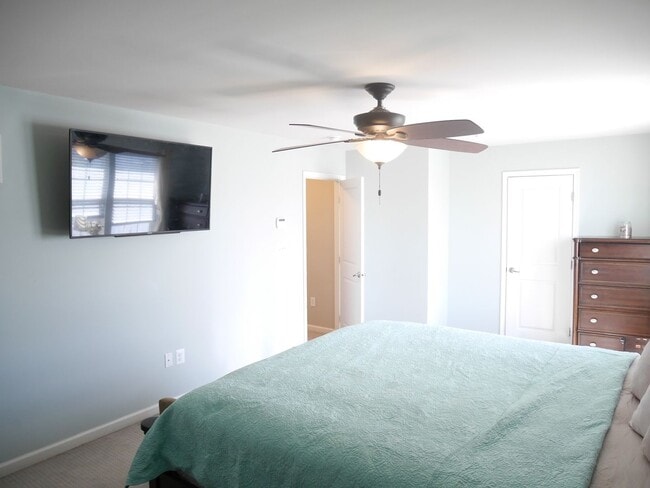 Building Photo - Stunning 5-Bedroom, 3.5-Bathroom Fully Furnished Home for Rent