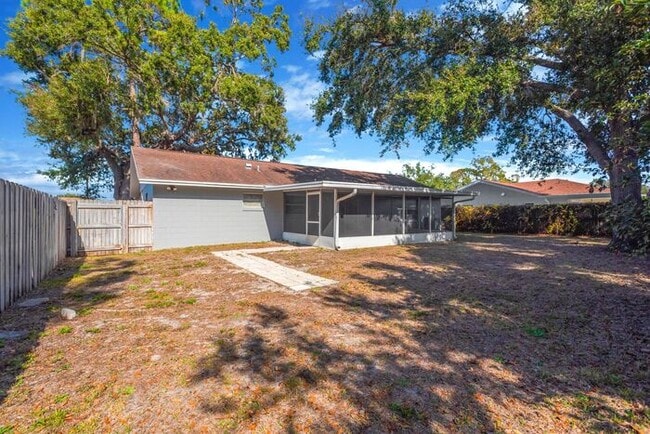 Building Photo - 3Br 2BA Home in Brandon, FL - New Paint and Carpet