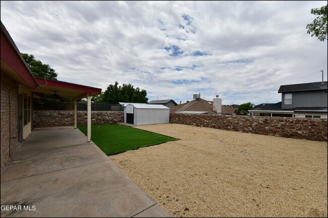 Building Photo - 7737 Plaza Azul Rd