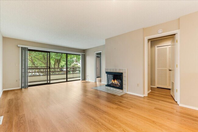 Building Photo - 5150 S Landing Dr