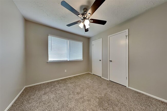 Building Photo - 7414 Skylight Ln