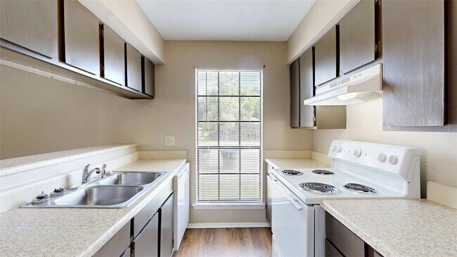 Building Photo - 1016 Autumn Cir