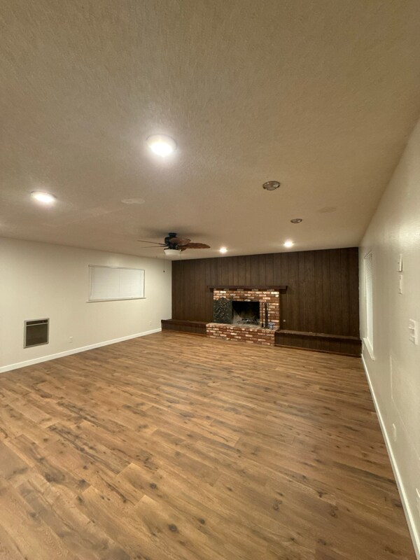 Building Photo - 319 Jullien Dr