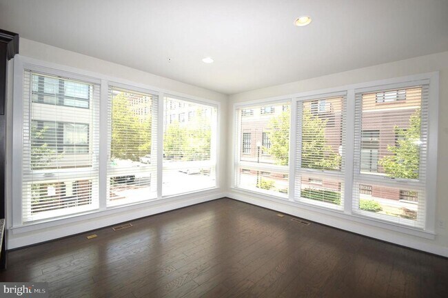 Building Photo - 408 Stabler Ln