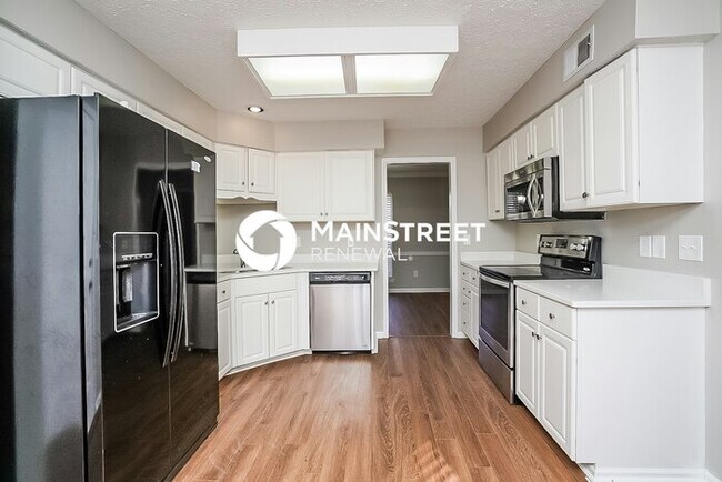Building Photo - 3 Bedroom Pet-Friendly Home in Nashville, TN with Main Street Renewal