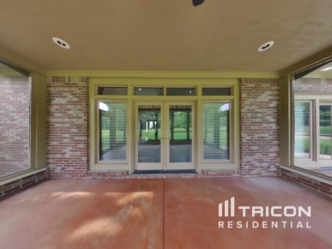 Building Photo - 6055 Fawnwood Dr