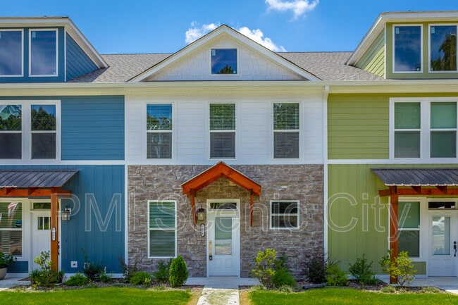 Building Photo - 1886 Young Rd SE