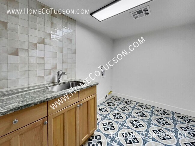 Building Photo - 5788 E Paseo Cimarron