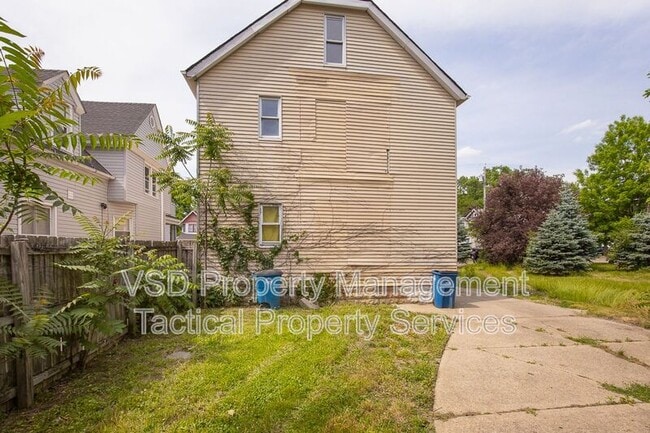 Building Photo - 6924 Claasen Ave