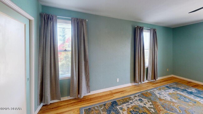 Building Photo - 425 Wisteria Rd