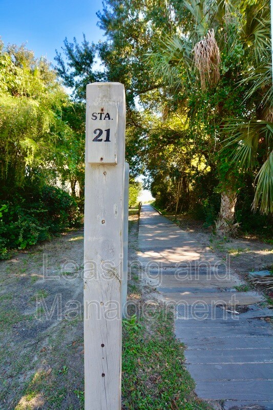 Building Photo - 2057 Middle St