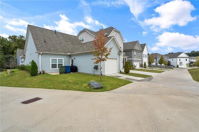 Building Photo - 2047 Drew Dr