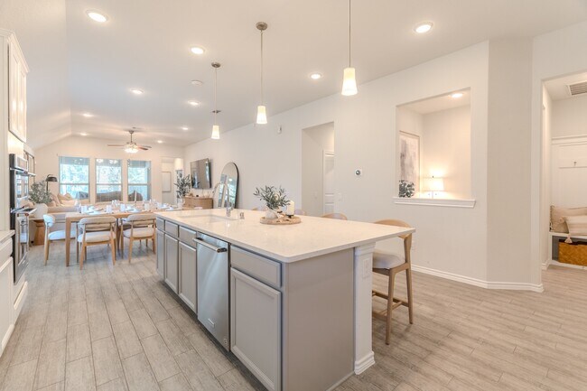 Building Photo - 130 Pioneer Canyon Pl