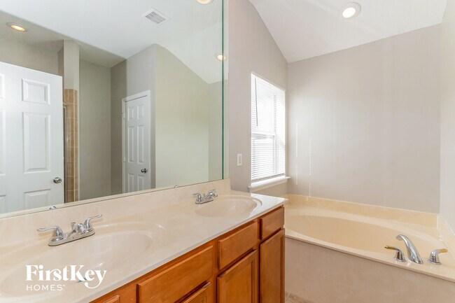 Building Photo - 1255 Bedrock Dr