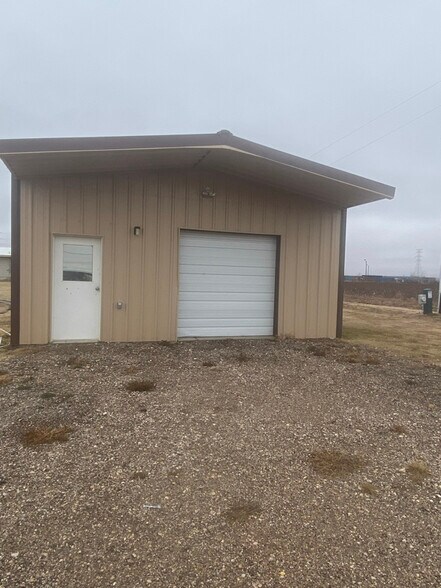Primary Photo - 5909 East F M 40