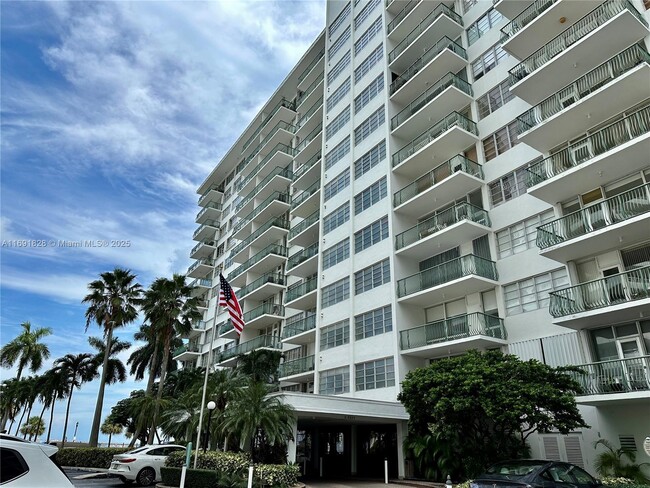 Building Photo - 1408 Brickell Bay Dr