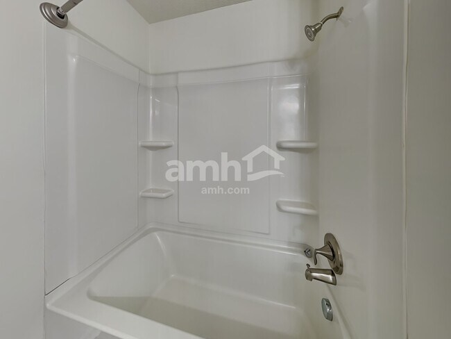 Building Photo - 121 Sandy Ln