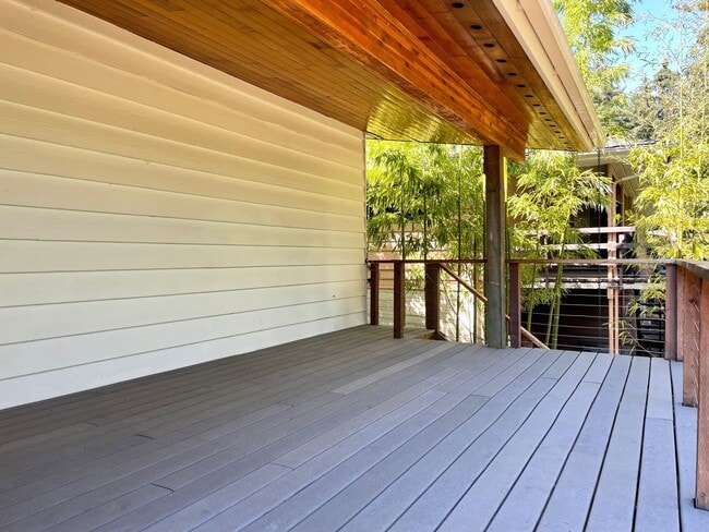 Building Photo - Beautifully Remodeled 5 Bed 2.75 Bath Home in Eastgate