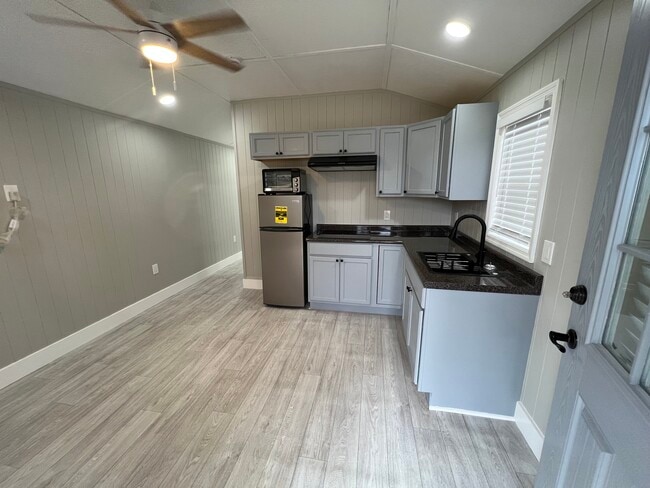 Building Photo - SBA3