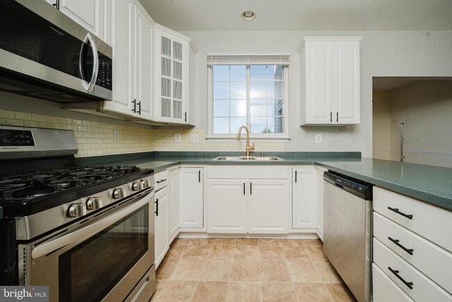 Building Photo - 714 Kirkcaldy Wy