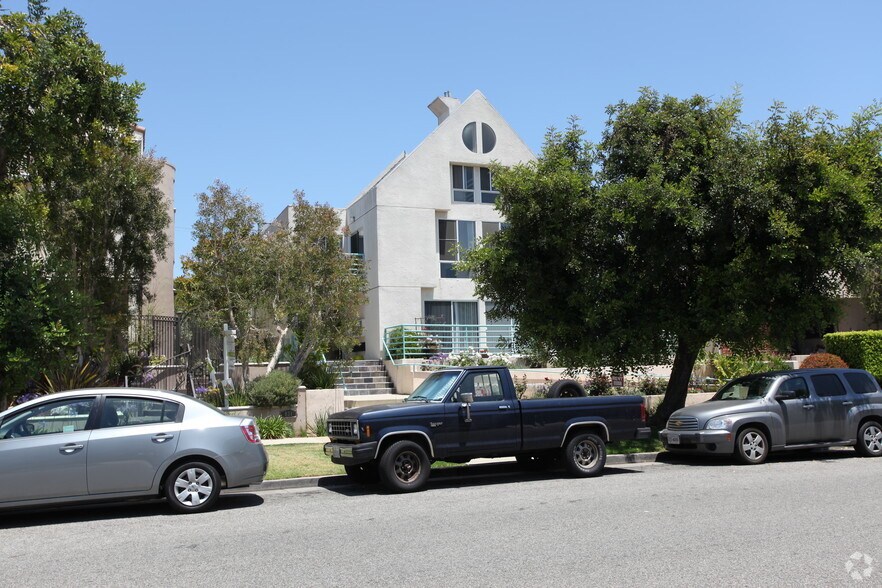 Building Photo - 937 10th Street