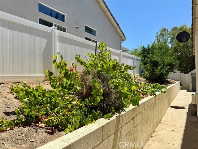 Building Photo - 39623 Bonaire Way