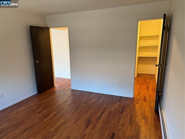 Building Photo - 252 Collignon Way