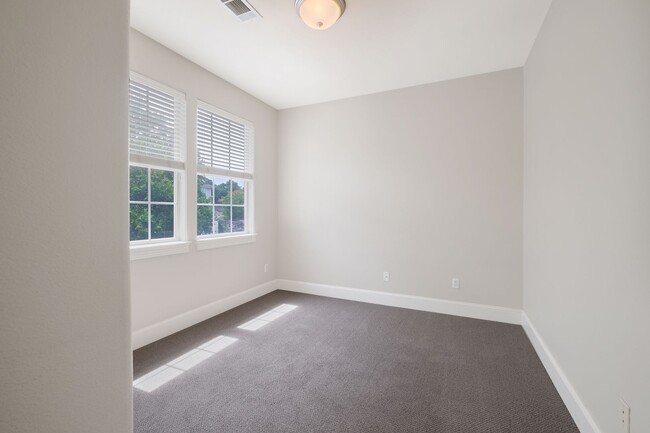 Building Photo - "Where Comfort Meets Convenience"