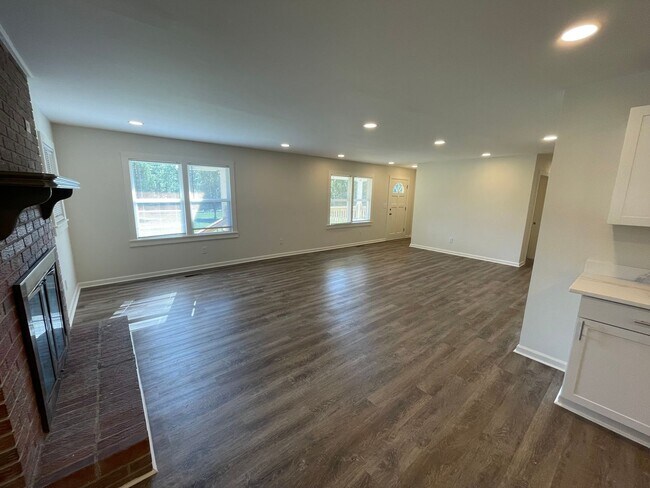 Building Photo - Completely remodeled 3/2 House- $2,150