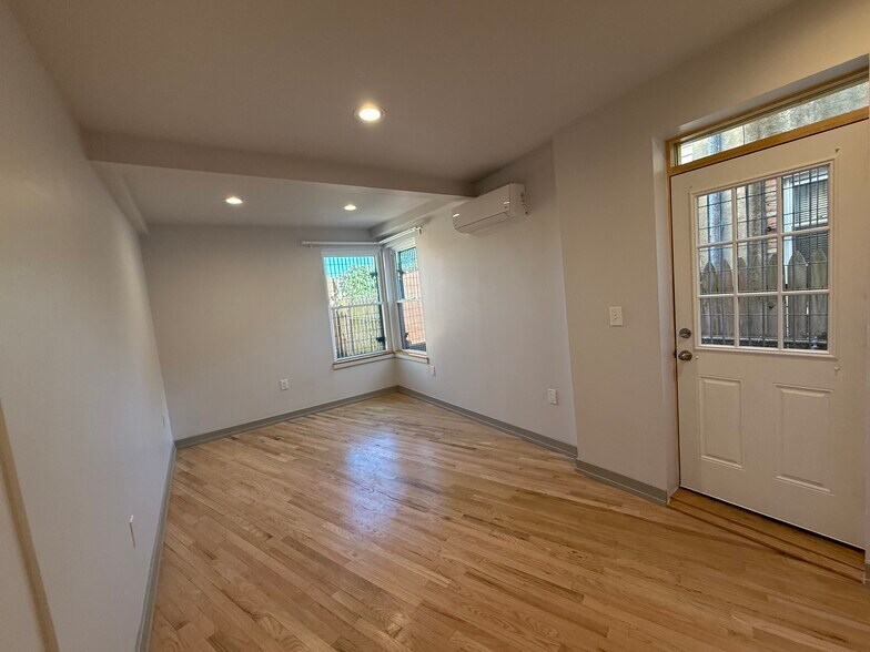 Building Photo - 2851 Boudinot St