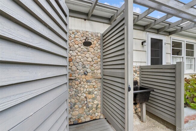 Building Photo - 1181 Fireplace Rd