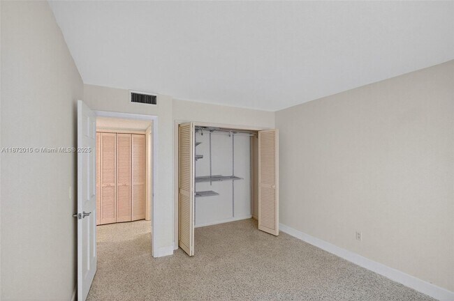 Building Photo - 537 Menendez Ave