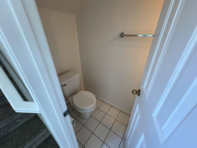 Building Photo - Charming 4-Bedroom Home with a Private Yard & Community Pool in Valencia!