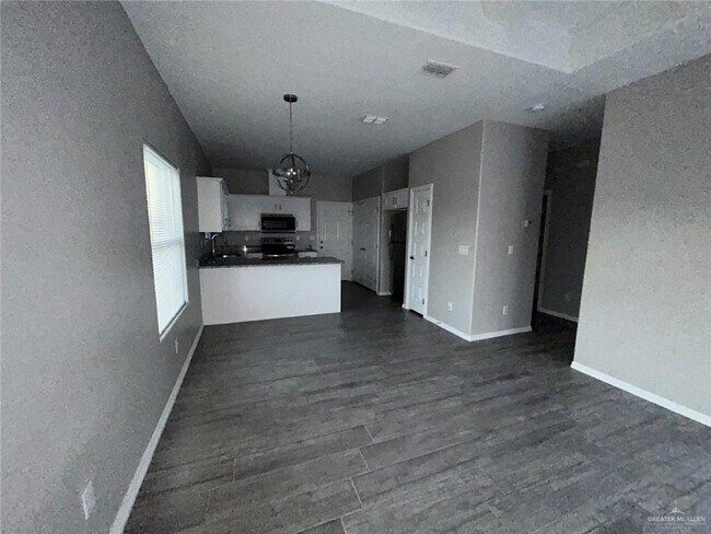 Building Photo - 13 Stauffers St