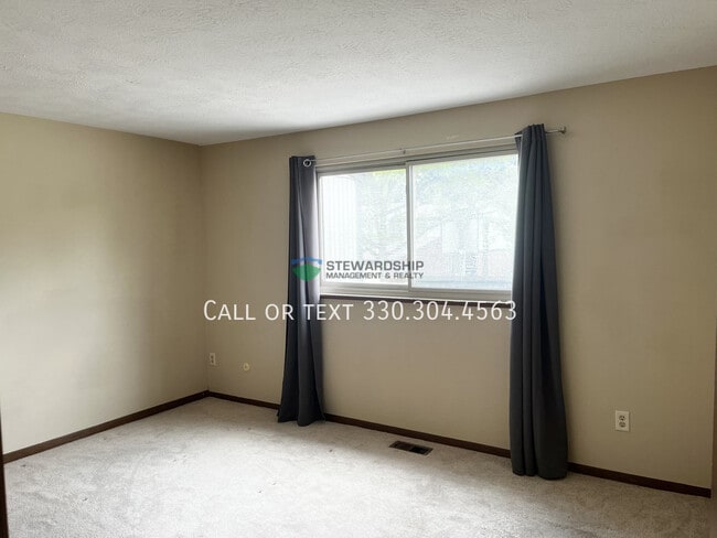 Building Photo - 931 Trimble Dr