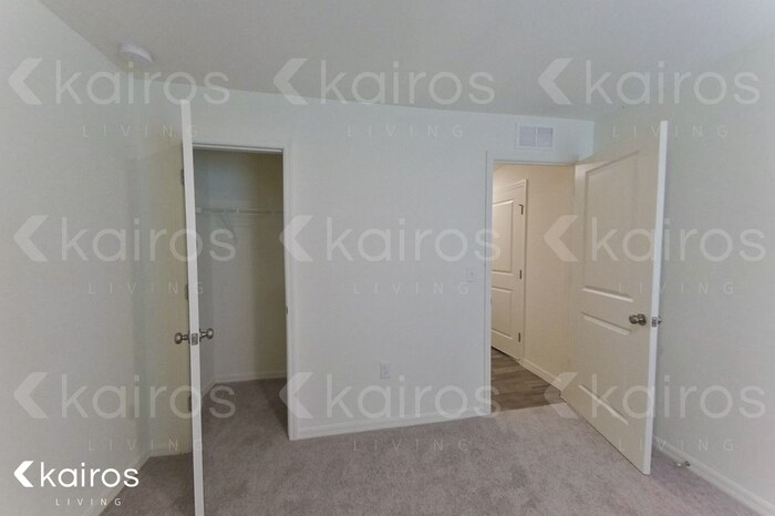 Building Photo - 3024 NE 1st Ave