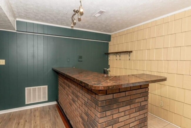 Building Photo - 2620 Lesa Ln
