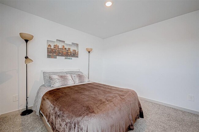 Building Photo - 6911 Amber Clf Ln