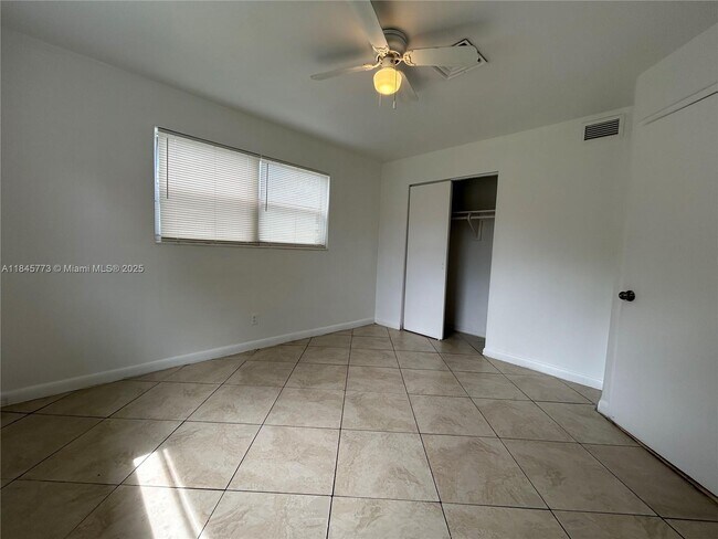 Building Photo - 3620 NW 35th Ave