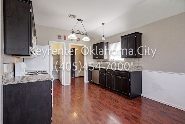 Building Photo - 6016 SE 82nd Pl