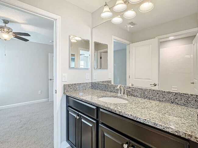 Building Photo - 925 Terra Vista St