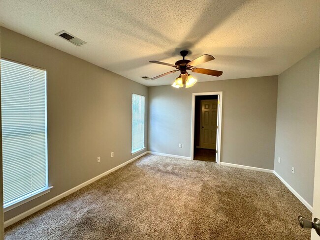 Building Photo - 639 Burton Ln