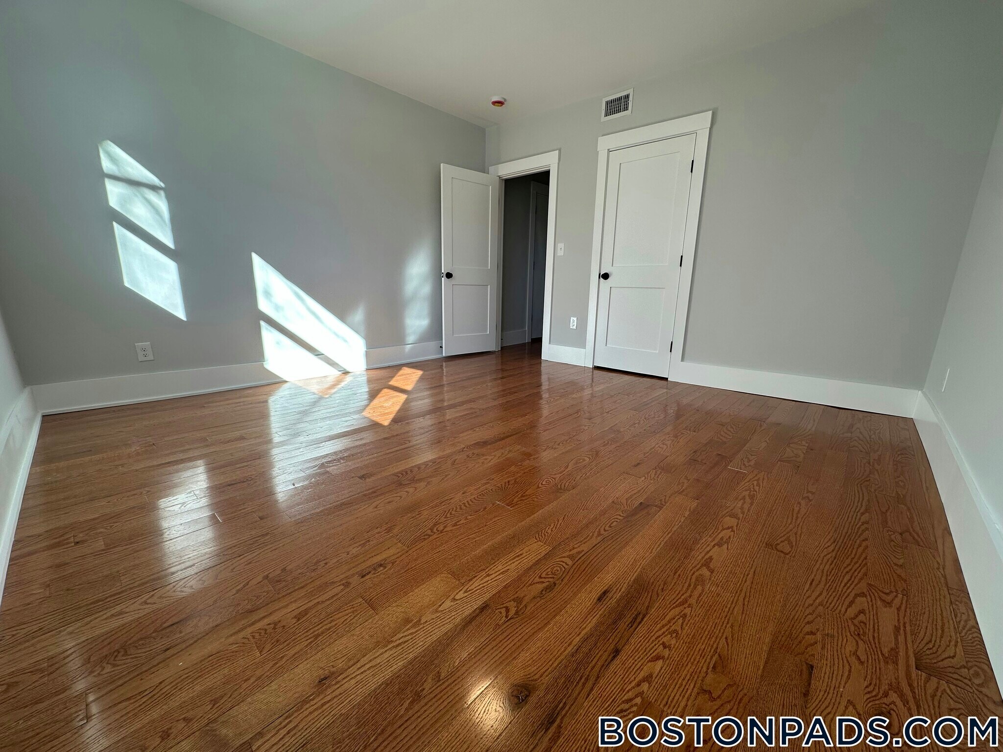 Building Photo - 118 Marginal St