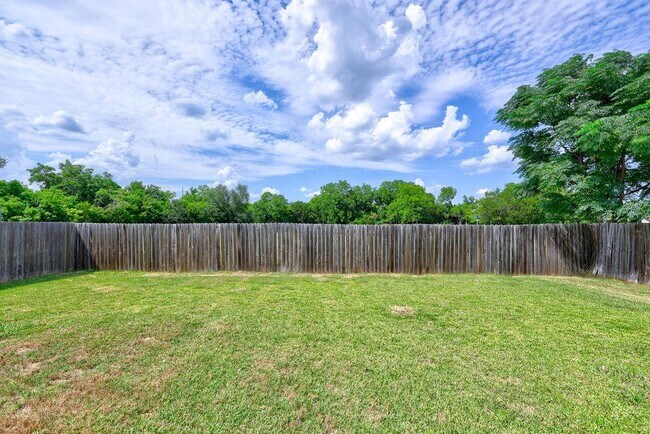 Building Photo - 129 Dove Song Dr