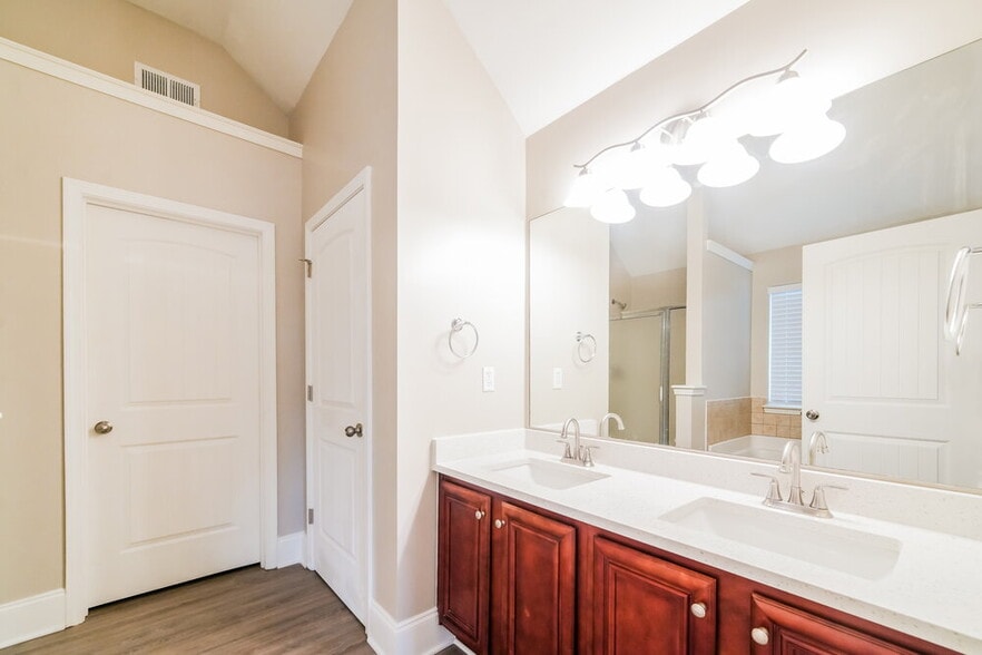 Building Photo - 3935 Margaux Dr