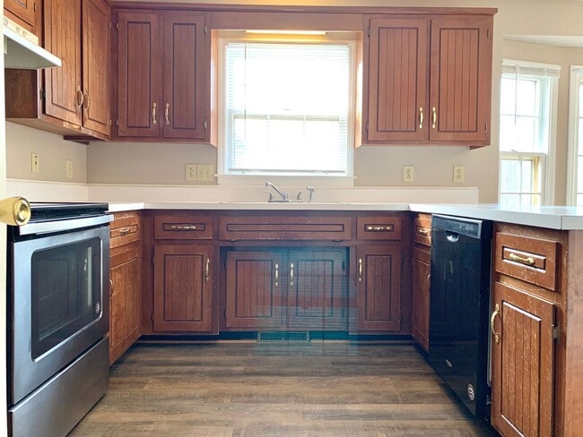 Building Photo - 3310 Mallard Dr