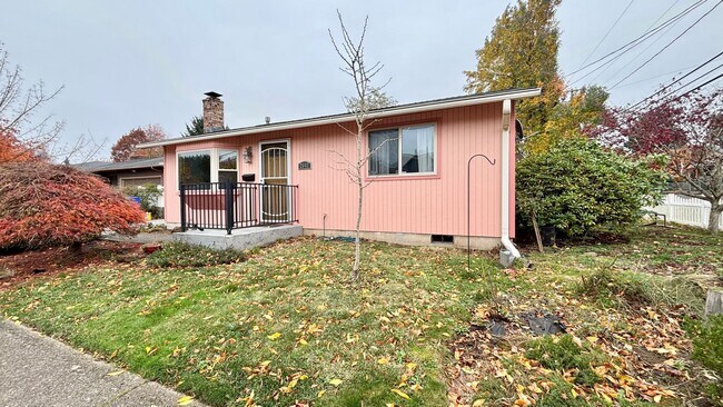 Building Photo - Now Offering Half Month Free! Charming 2BD...