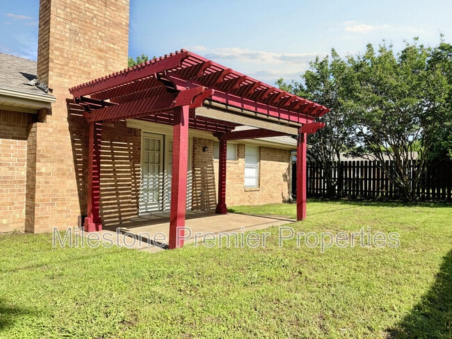 Building Photo - 2110 Oak Creek Cir