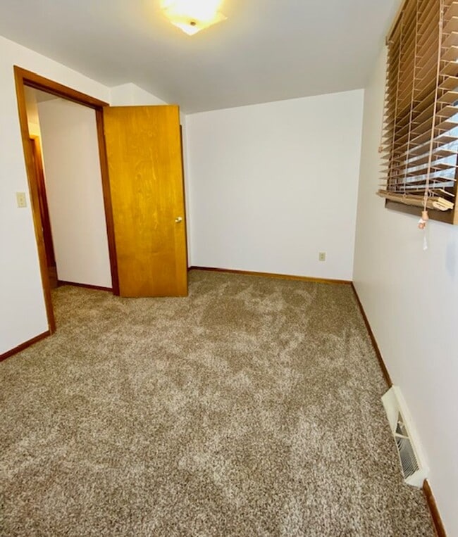 Building Photo - 3037 Humboldt Rd